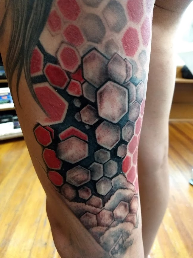 alternative tattoo style on leg